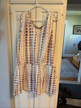 Sleeveless Tie-Dye V-Neck Shift Dress in Burgundy and Ivory
